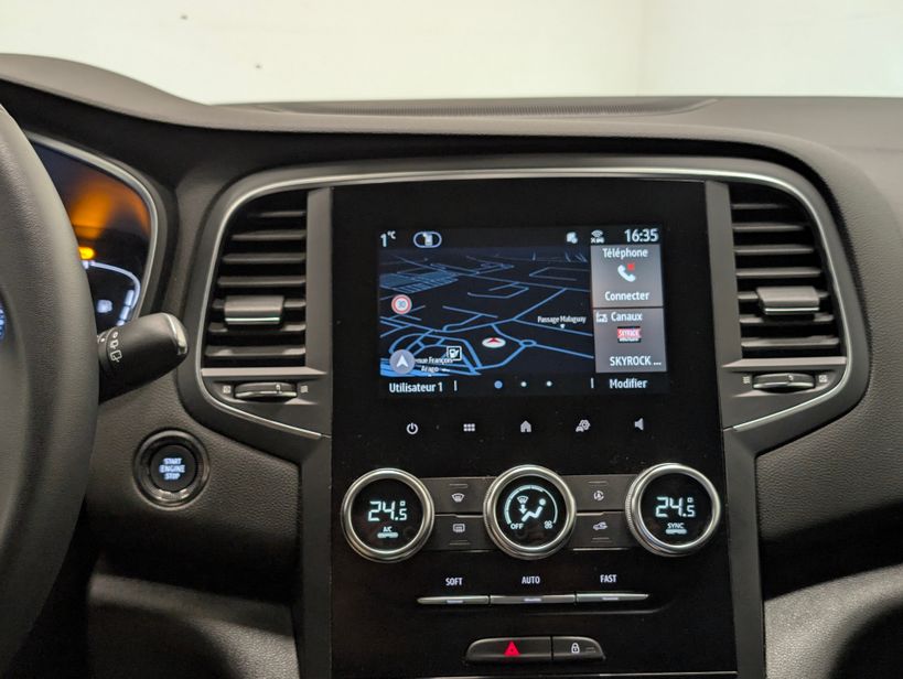 RENAULT MEGANE IV BERLINE 2021 - Photo n°16