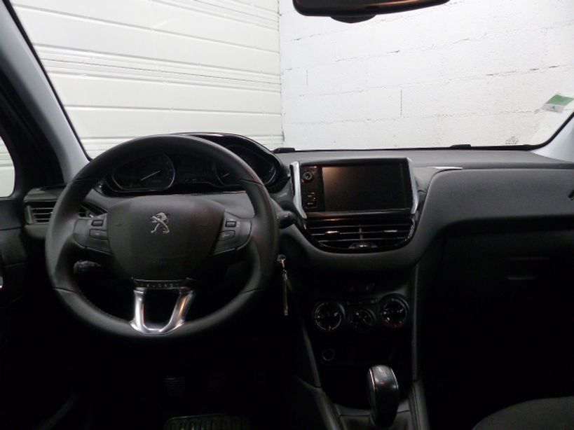PEUGEOT 208 2019 - Photo n°8