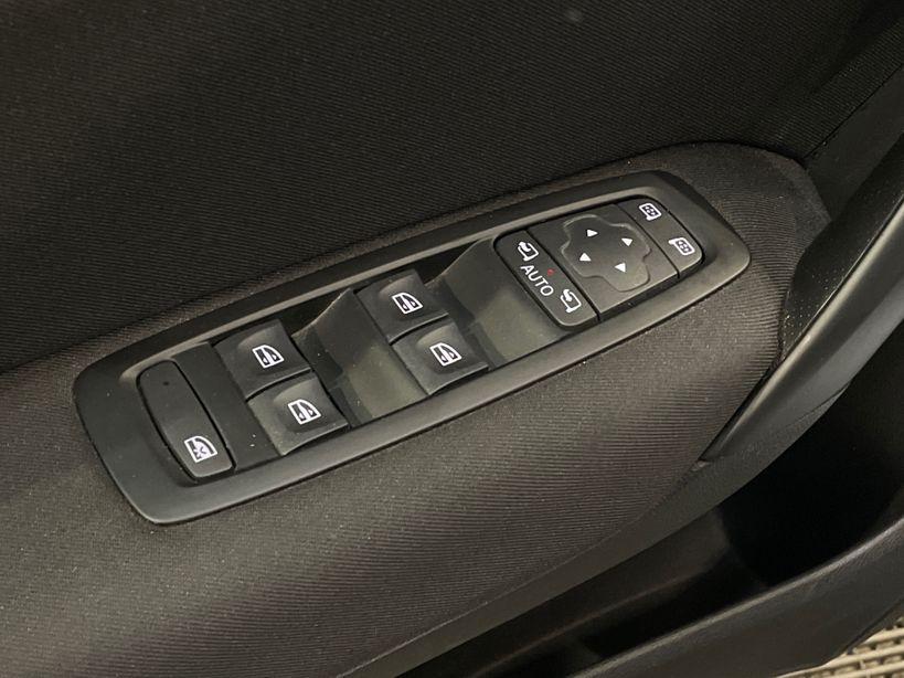 RENAULT MEGANE IV BERLINE 2021 - Photo n°32