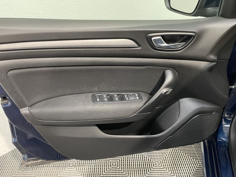RENAULT MEGANE IV BERLINE 2021 - Photo n°36
