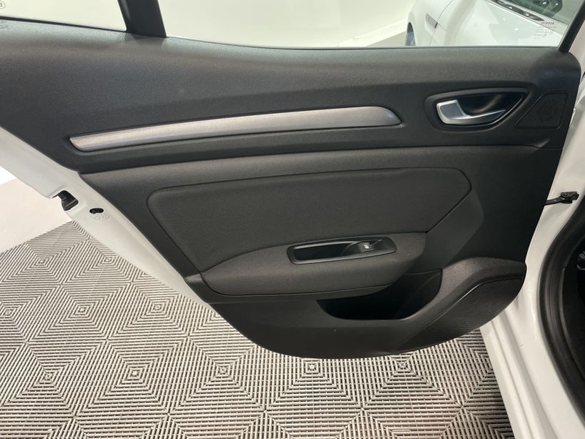 RENAULT MEGANE IV BERLINE 2021 - Photo n°25