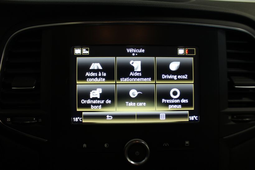 RENAULT MEGANE IV BERLINE 2017 - Photo n°24