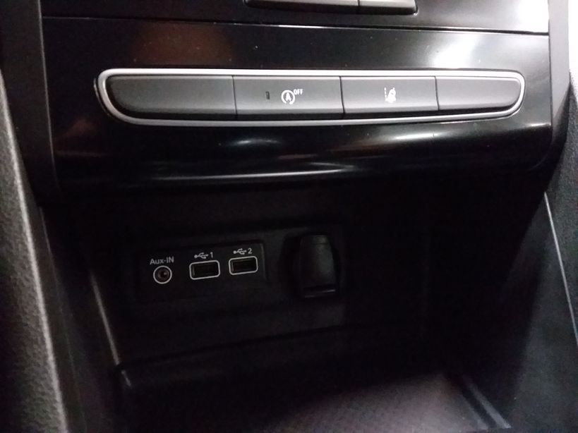 RENAULT MEGANE IV BERLINE 2020 - Photo n°20
