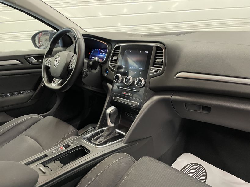 RENAULT MEGANE IV BERLINE 2021 - Photo n°10