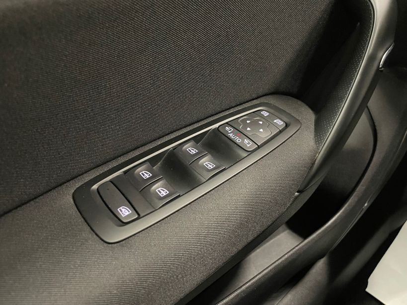 RENAULT MEGANE IV BERLINE 2022 - Photo n°15