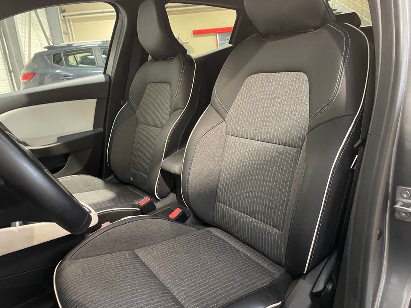 RENAULT CLIO V 2023 - Photo n°11