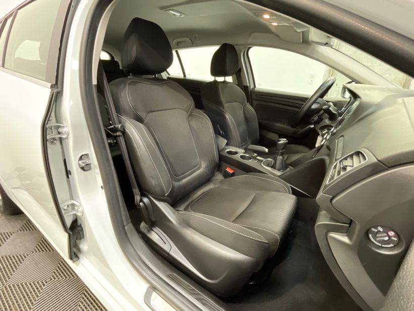 RENAULT MEGANE IV ESTATE BUSINESS 2021 - Photo n°43