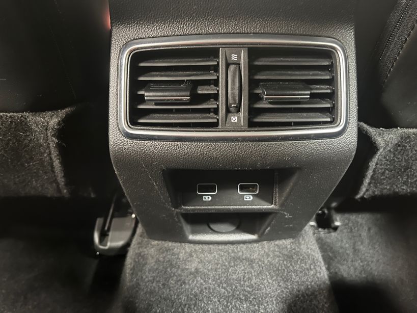 RENAULT MEGANE IV BERLINE 2023 - Photo n°27
