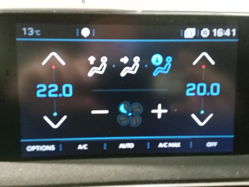 PEUGEOT 3008 2019 - Photo n°15