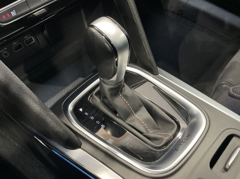 RENAULT MEGANE IV BERLINE 2021 - Photo n°17