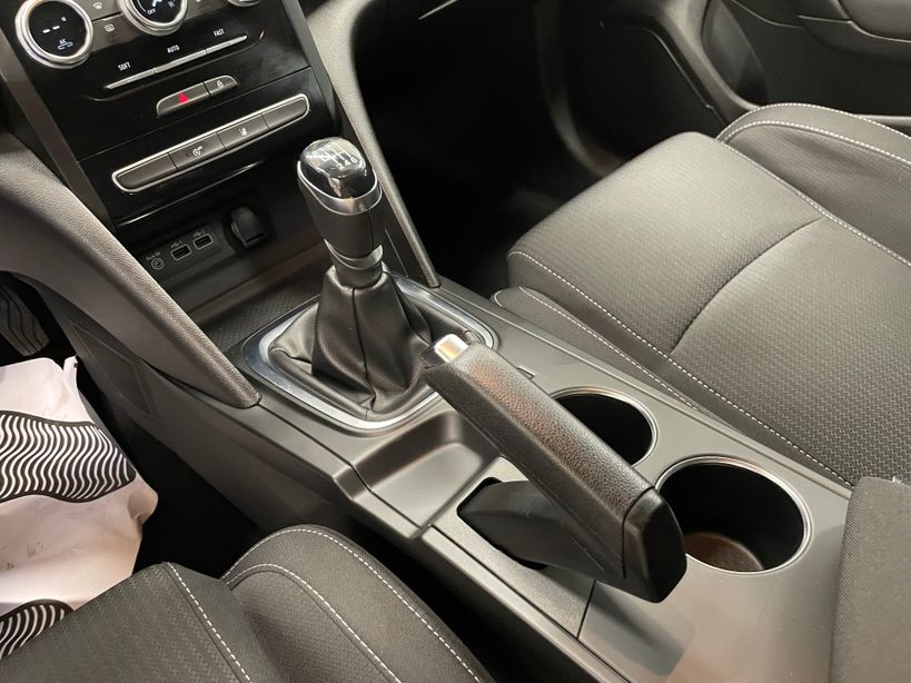 RENAULT MEGANE IV BERLINE 2021 - Photo n°23