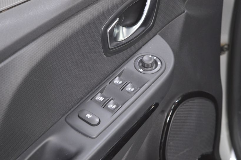 RENAULT CLIO IV 2016 - Photo n°13