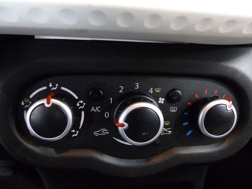 RENAULT TWINGO III 2019 - Photo n°20