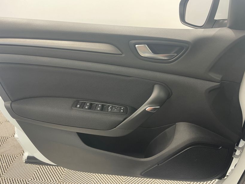 RENAULT MEGANE IV BERLINE 2021 - Photo n°33