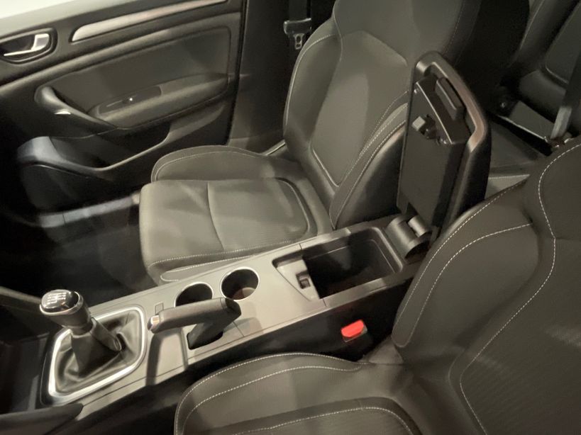 RENAULT MEGANE IV BERLINE 2021 - Photo n°21