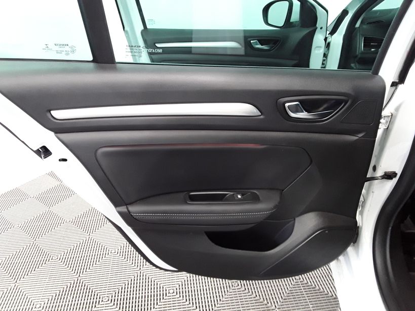 RENAULT MEGANE IV ESTATE 2017 - Photo n°12