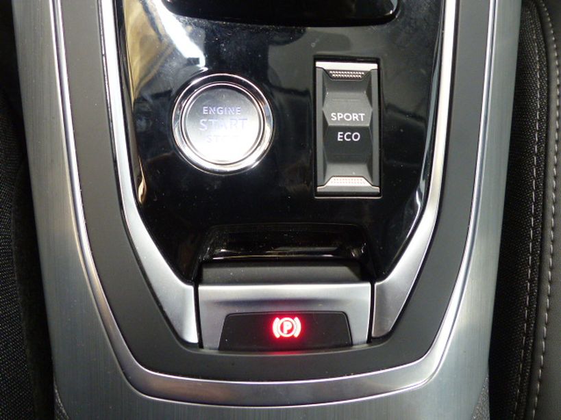 PEUGEOT 308 2020 - Photo n°10