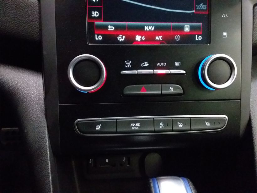 RENAULT MEGANE IV ESTATE 2016 - Photo n°20