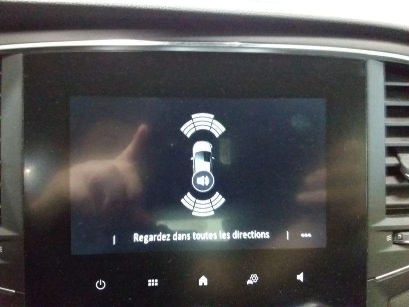 RENAULT MEGANE IV BERLINE 2020 - Photo n°25