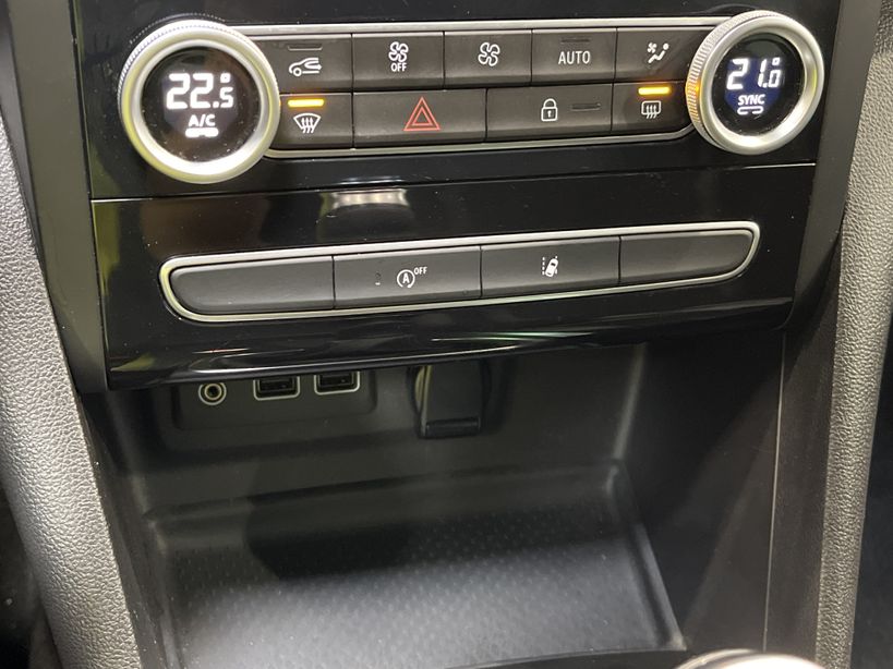 RENAULT MEGANE IV BERLINE 2021 - Photo n°16