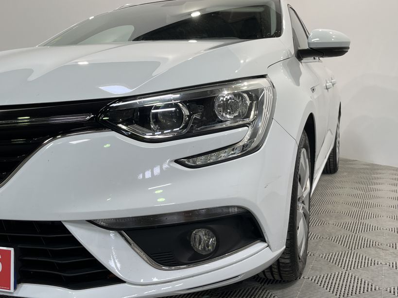 RENAULT MEGANE IV ESTATE 2017 - Photo n°8