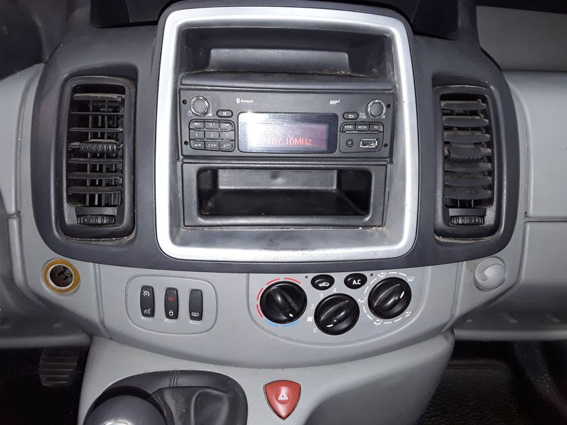 RENAULT TRAFIC II PASSENGER 2013 - Photo n°5