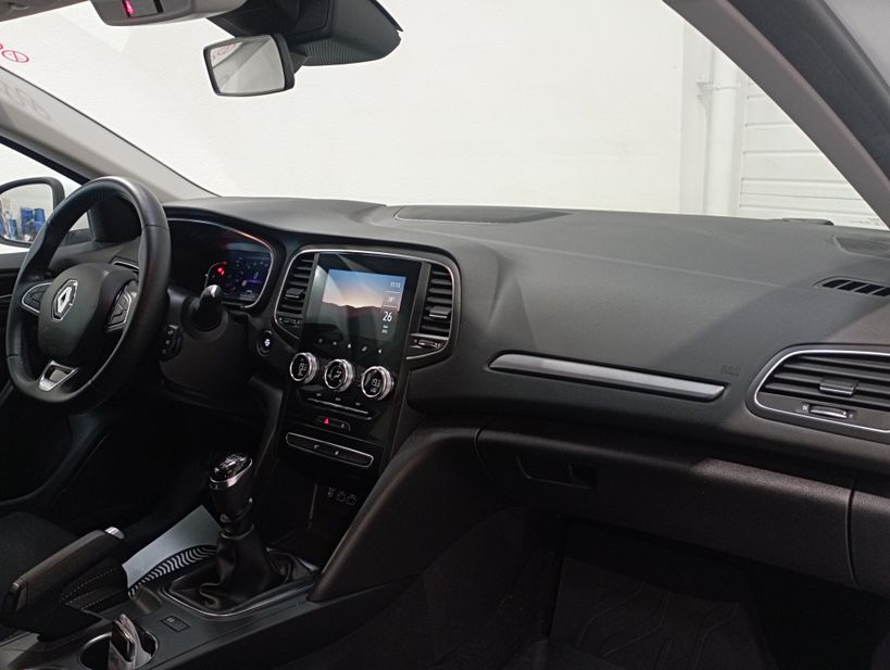 RENAULT MEGANE IV BERLINE 2021 - Photo n°9