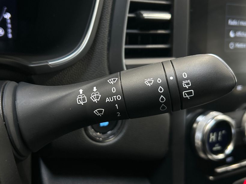 RENAULT MEGANE IV BERLINE 2023 - Photo n°28