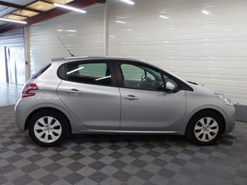 PEUGEOT 208 2014 - Photo n°25