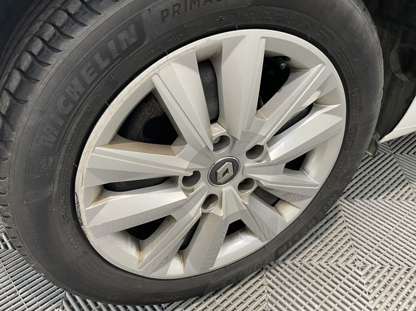 RENAULT MEGANE IV BERLINE 2021 - Photo n°13
