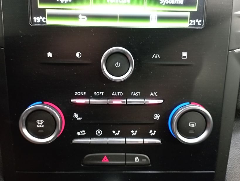 RENAULT MEGANE IV ESTATE BUSINESS 2019 - Photo n°21