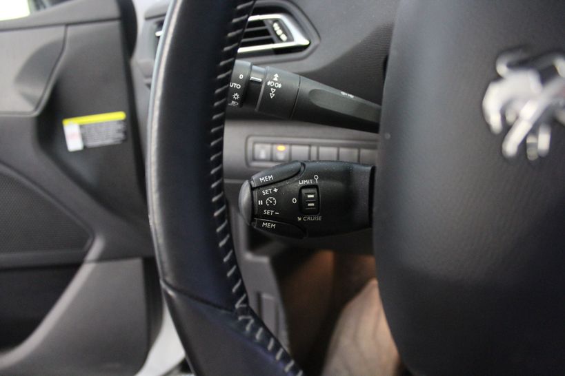PEUGEOT 308 2015 - Photo n°15