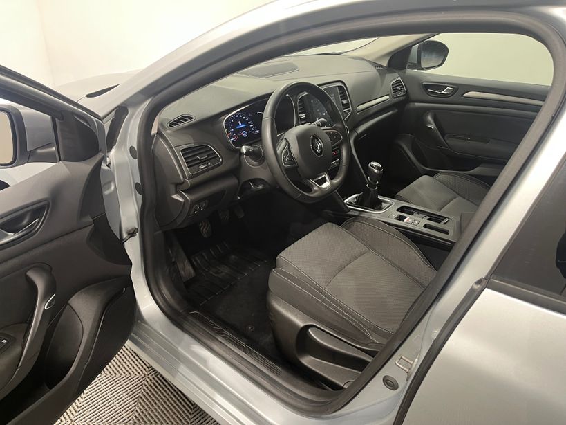 RENAULT MEGANE IV BERLINE 2023 - Photo n°15