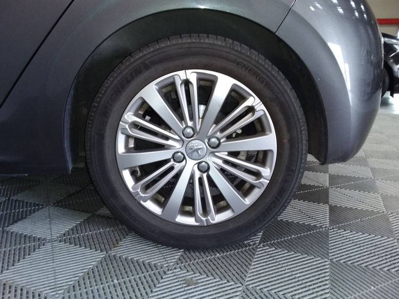 PEUGEOT 208 2018 - Photo n°10