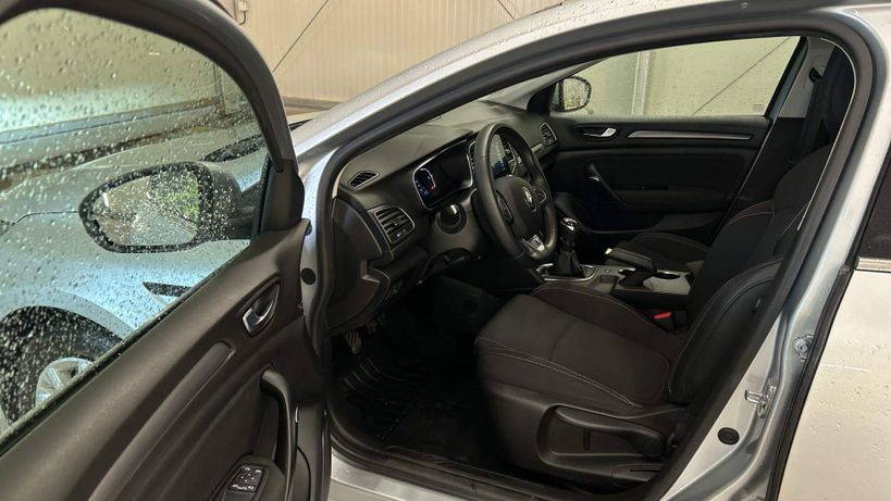 RENAULT MEGANE IV BERLINE 2021 - Photo n°9