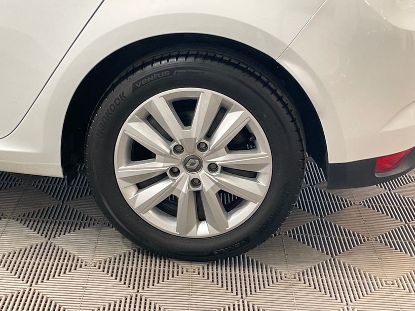 RENAULT MEGANE IV BERLINE 2021 - Photo n°27