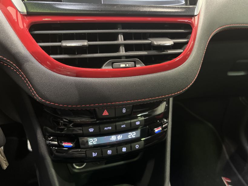 PEUGEOT 208 2014 - Photo n°17