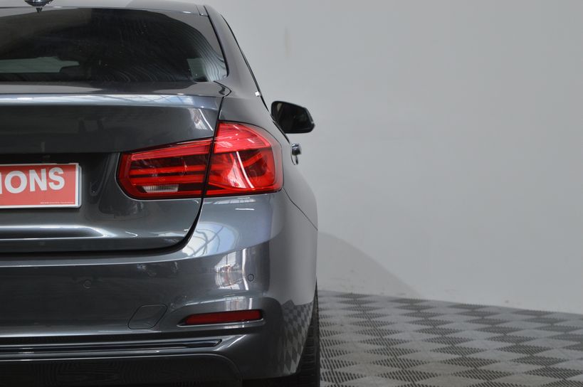 BMW SERIE 3 F30 LCI2 2017 - Photo n°45