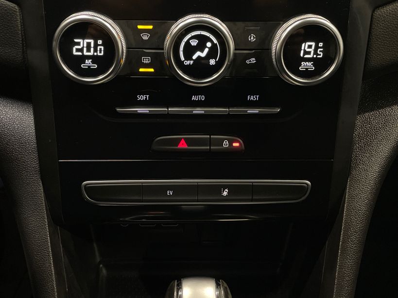 RENAULT MEGANE IV ESTATE 2021 - Photo n°17