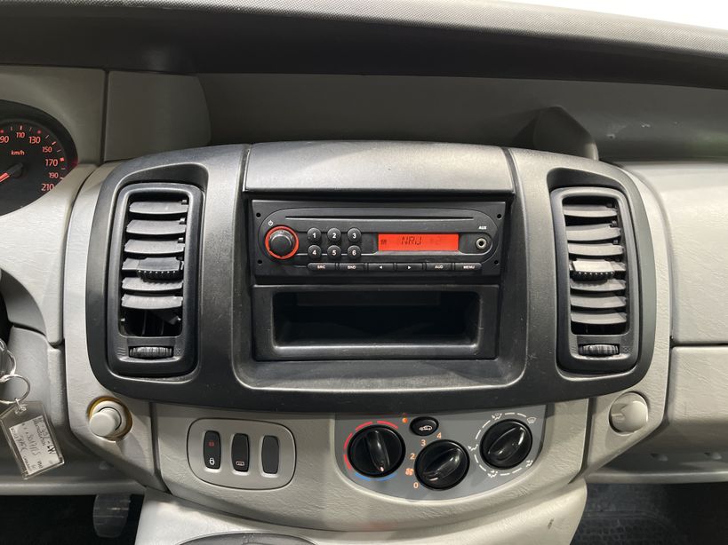 RENAULT TRAFIC FOURGON 2010 - Photo n°12