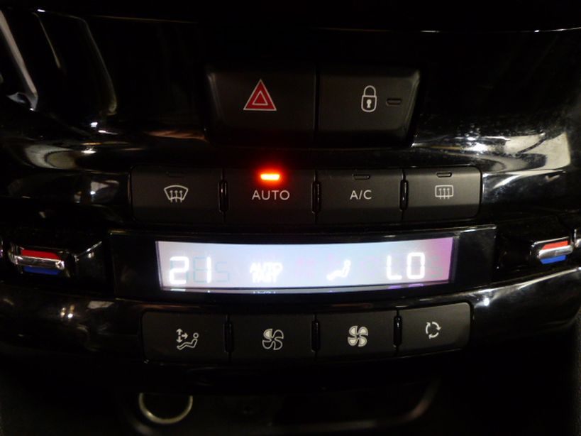 PEUGEOT 208 2017 - Photo n°5