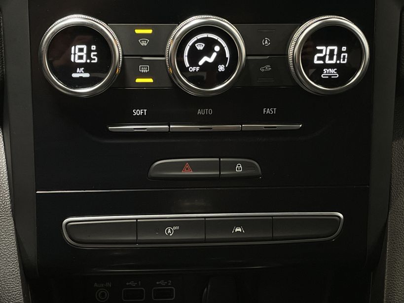 RENAULT MEGANE IV BERLINE 2022 - Photo n°16