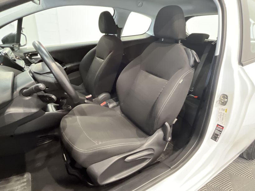 PEUGEOT 208 2013 - Photo n°9