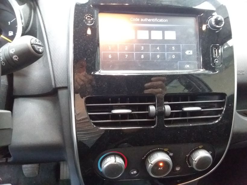 RENAULT CLIO IV 2015 - Photo n°9