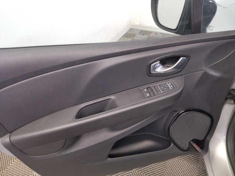 RENAULT CLIO IV 2020 - Photo n°9