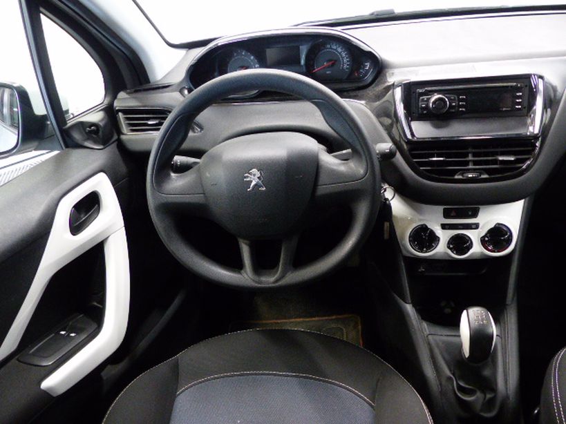 PEUGEOT 208 2014 - Photo n°20