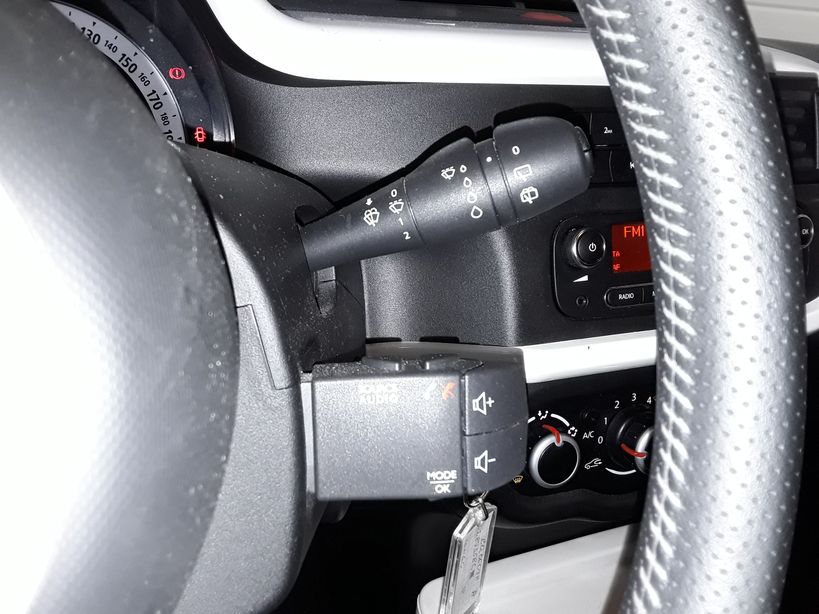 RENAULT TWINGO III 2017 - Photo n°9