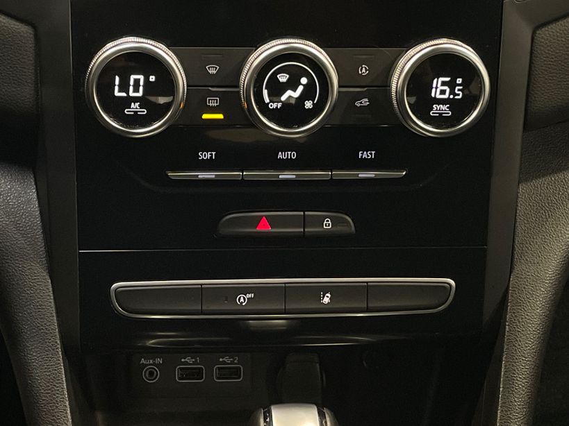 RENAULT MEGANE IV BERLINE 2021 - Photo n°16