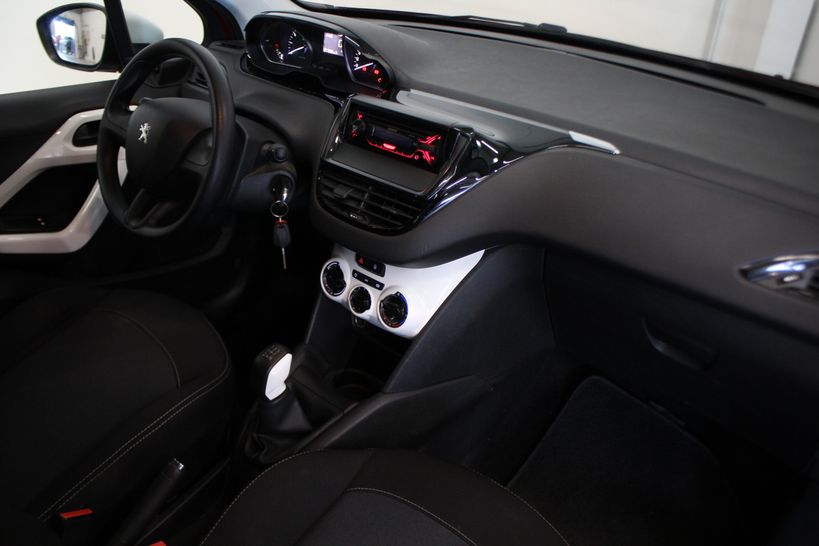 PEUGEOT 208 2016 - Photo n°7