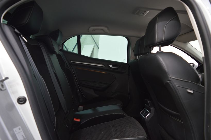 RENAULT MEGANE IV BERLINE 2019 - Photo n°8
